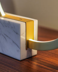 إضاءة طاولة بقاعدة رخامية - أبيض - Divano Elite