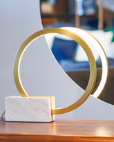 إضاءة طاولة بقاعدة رخامية - أبيض - Divano Elite