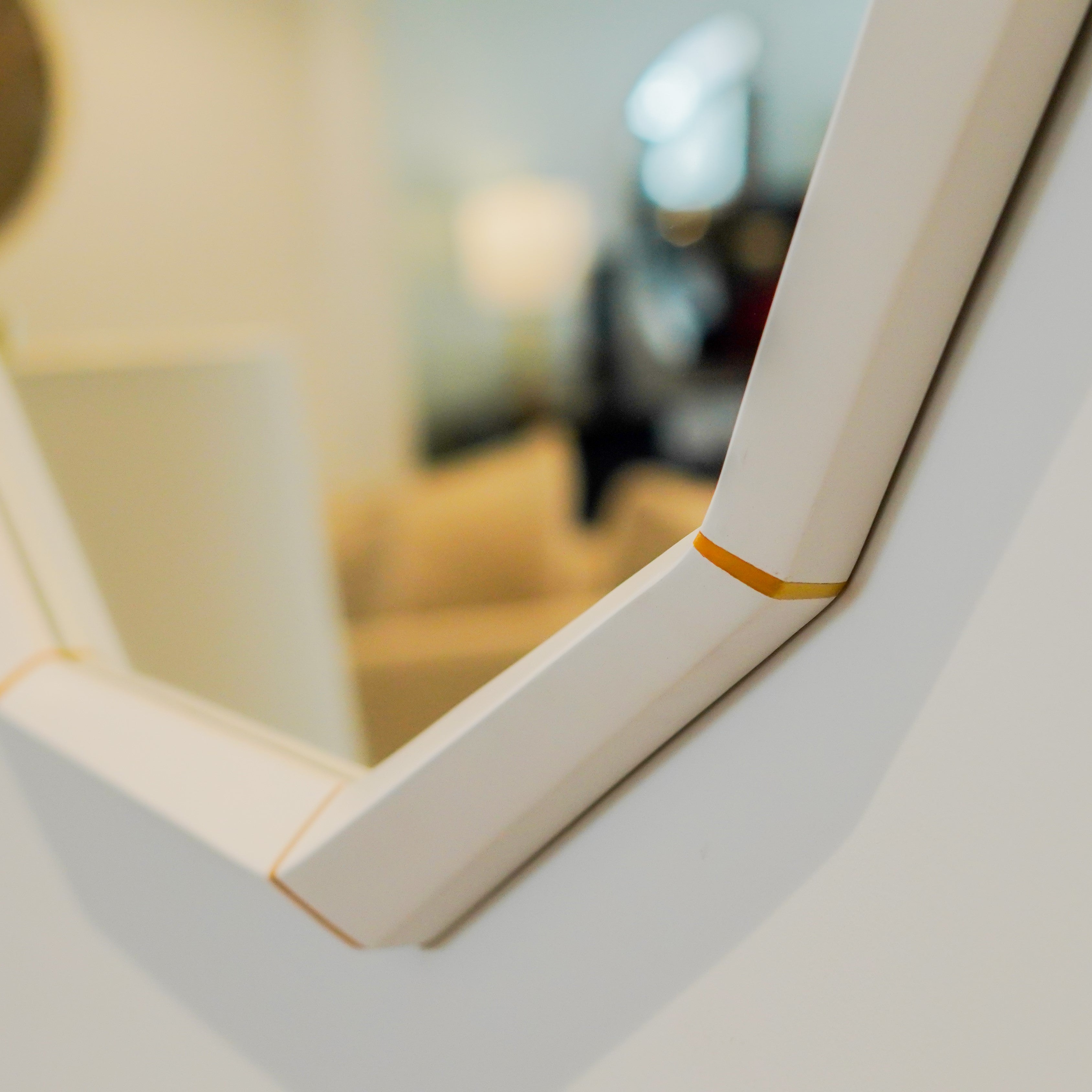 مرآة جدارية - إطار هندسي