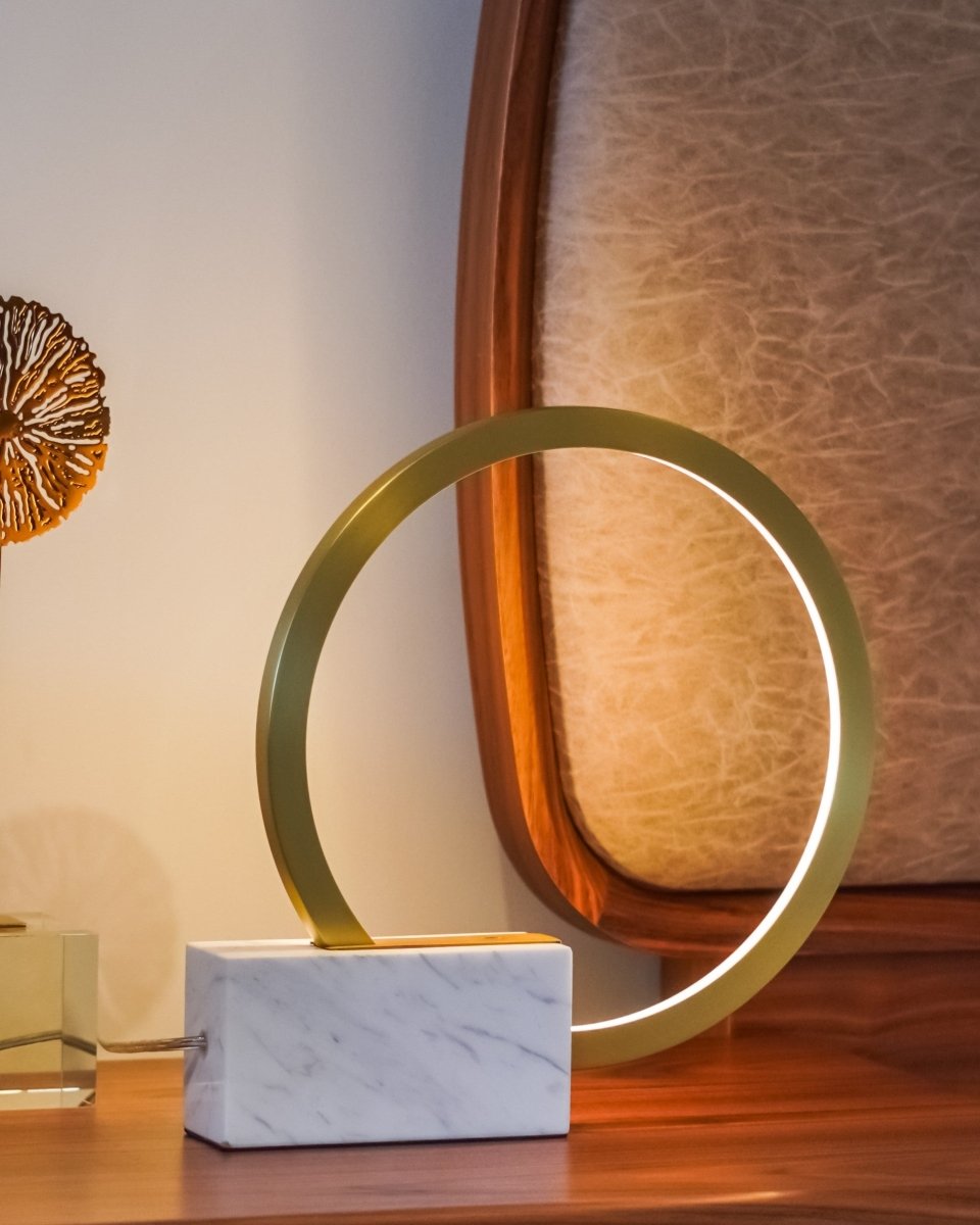 إضاءة طاولة بقاعدة رخامية - أبيض - Divano Elite
